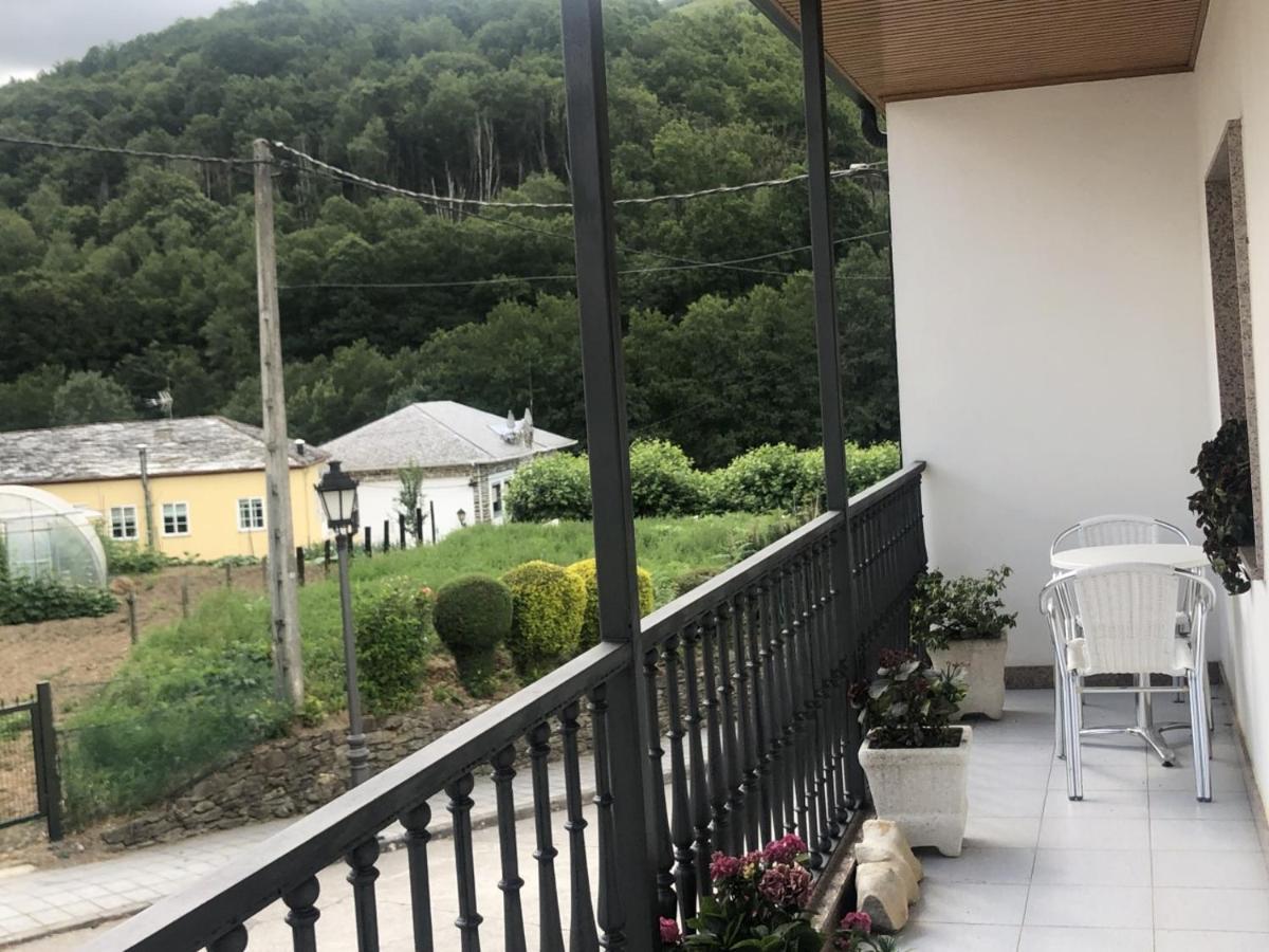 Habitaciones A Casa De Pepe Triacastela Ngoại thất bức ảnh