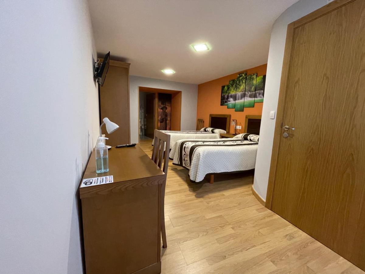 Habitaciones A Casa De Pepe Triacastela Ngoại thất bức ảnh